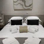Elaionas Luxe With Private Pool アパート