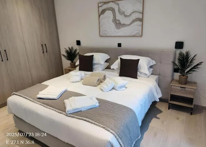 Elaionas Luxe With Private Pool Apartman *